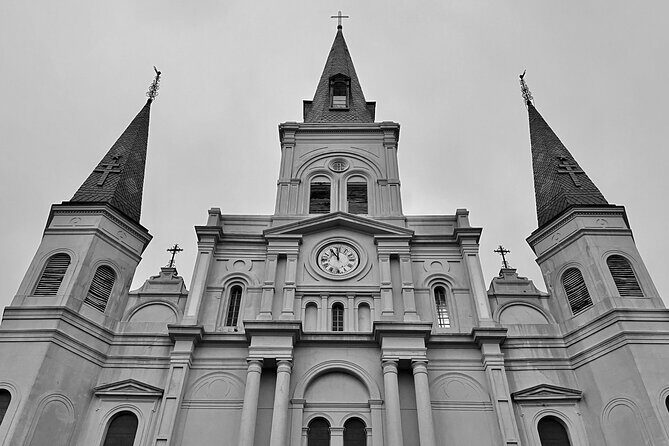 2-Hour French Quarter Ghost Walking Tour in New Orleans - Beauregard-Keyes House Area: Caroline the Cat Story