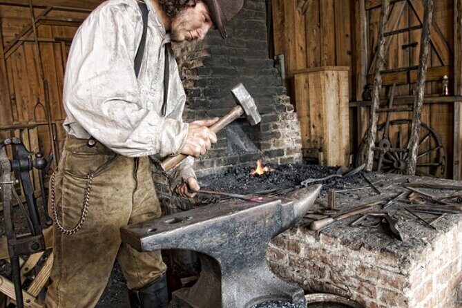 Explore Oak Alley Plantation Guided Tour with Transportation - Sugar Cane Theater, the Confederate officer tent, and the Black Smith Shop House