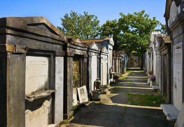 Garden District Celebrities Cemeteries Mansions and Mysteries Walking Tour - Lafayette Cemetery No. 1: Ornate Tombs and Yellow Fever Legends