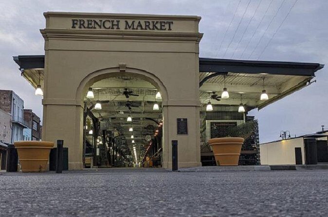 Introduction to the French Quarter Walking Tour - Lafitte’s Blacksmith Shop Bar: Hurricane, Restroom, and a Stroll Reset
