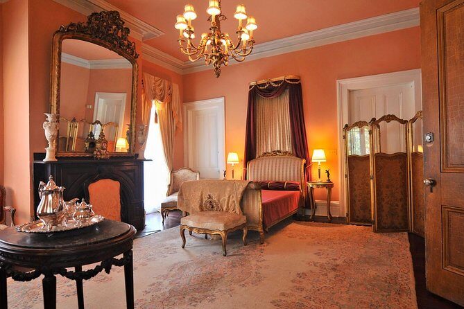 Laura Plantation Tour with Transportation - Grounds and slave cabins: the self-guided part you can use wisely