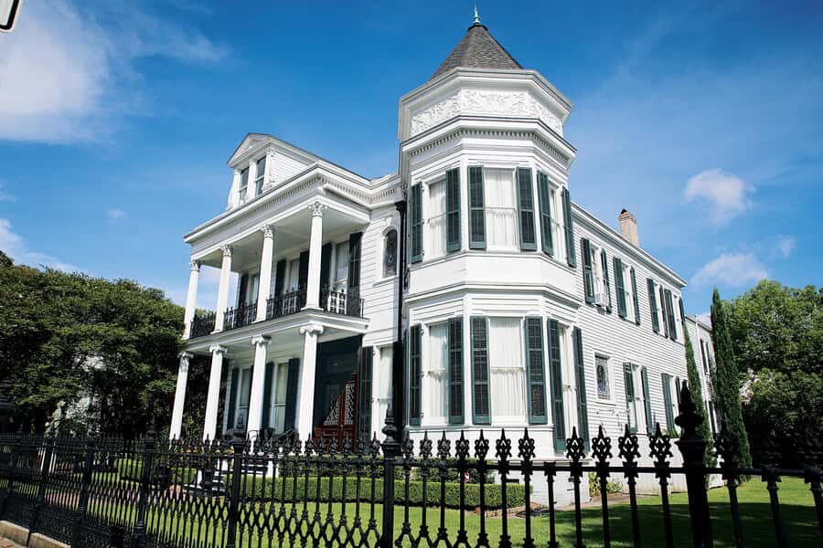 New Orleans: 2-Hour Homes of the Rich & Famous Walking Tour - Garden District Secrets: Why Celebrity Homes Feel Different Here