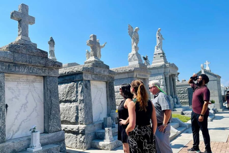 New Orleans: City and Cemetery Bus Tour Garden District Walk - Starting at the Gray Line Lighthouse: your easy on-ramp to the French Quarter
