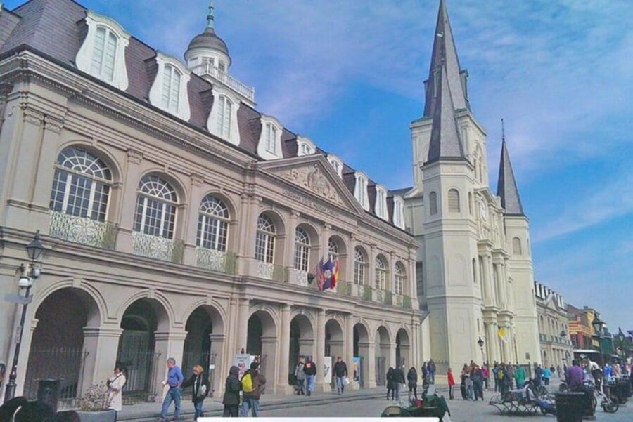New Orleans: City and Cemetery Sightseeing Tour - French Quarter Architecture: Creole Townhouses and Shotgun Homes