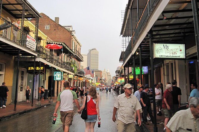 New Orleans City Tour: French Quarter, Garden District & Cemetery - Garden District drive: 19th-century mansions and the slower pace
