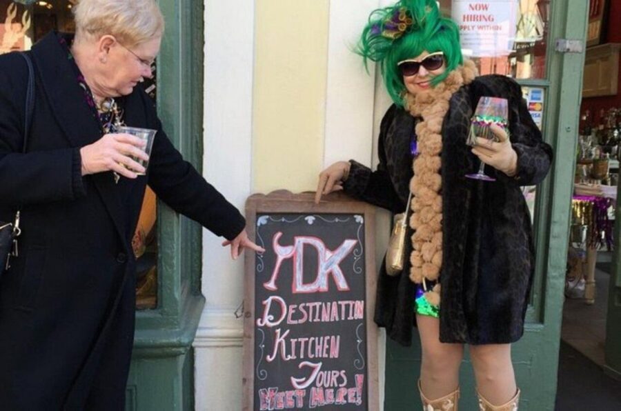 New Orleans: French Quarter Cocktail and Foodie Crawl Tour - What the guide teaches you while you walk