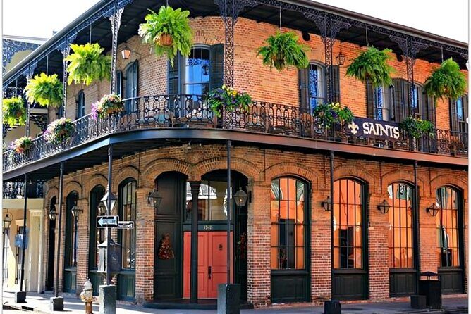 New Orleans French Quarter Private Walking Tour with a Guide - Stop 4: Jackson Square, iron fences, and street-performer energy