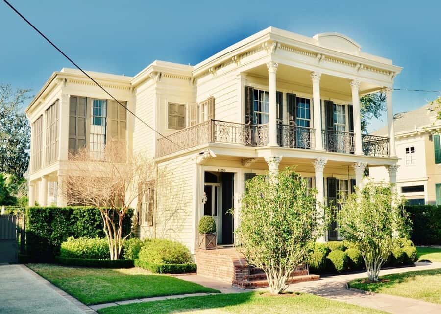 New Orleans: Garden District and Lafayette Cemetery Tour - Key points at a glance