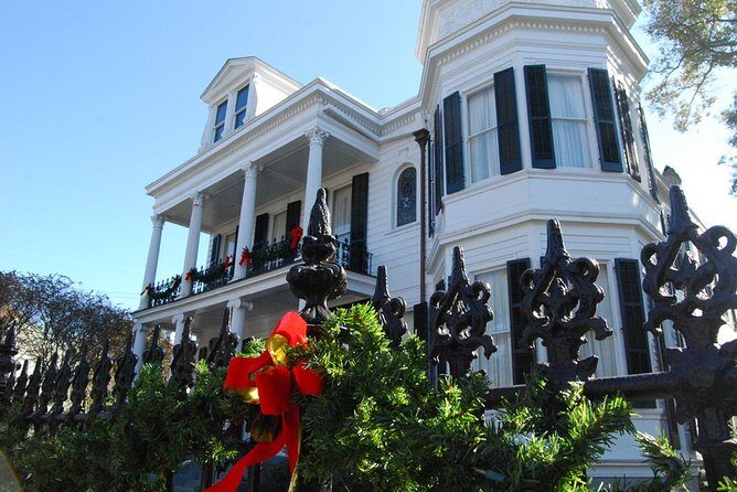 New Orleans Holiday Bus Tour: Jingling Through the Crescent - Why a narrated Christmas Day coach beats solo holiday hopping