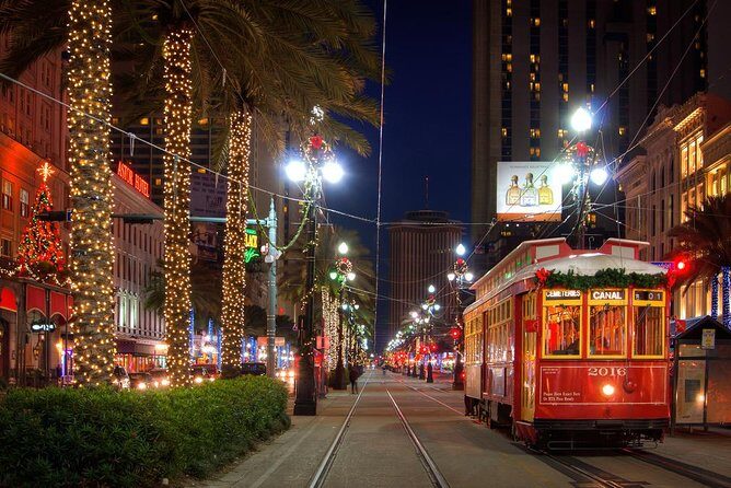 New Orleans Holiday Bus Tour: Jingling Through the Crescent - Garden District charm and holiday décor on mansion streets