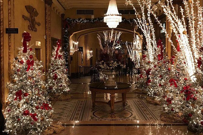 New Orleans Holiday Bus Tour: Jingling Through the Crescent - Roosevelt Hotel lobby: the classy 15-minute break you actually want