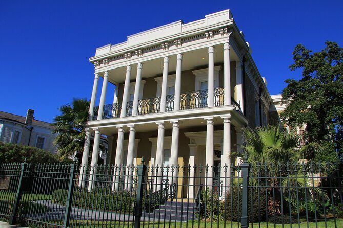 New Orleans Private City and Cemetery Tour: Up to 24 Passengers - St. Louis Cemetery No. 3: A Guided City of the Dead Visit