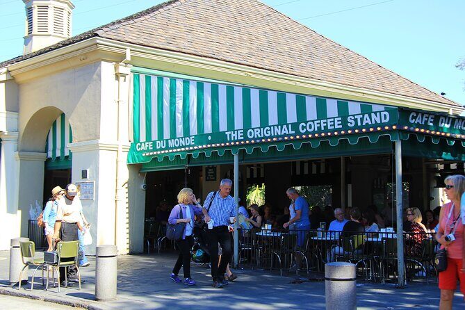 New Orleans Private City and Cemetery Tour: Up to 24 Passengers - Café Du Monde Quick Stop for Bathrooms and Beignets