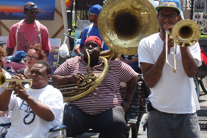 New Orleans Scavenger Hunt Adventure - Washington Artillery Park: When the Walk Becomes the Main Activity