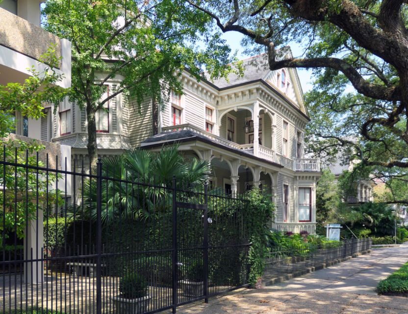 New Orleans: Tombs and Mansions of the Garden District - Bonus stop energy: the Eiffel Society Building and the old Eiffel Tower restaurant