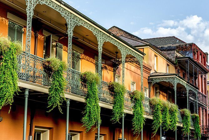 Private Soul of NOLA 3-Hour Citywide Tour - St. Charles Avenue to the Garden District: Mansions, Universities, and Big-View Architecture