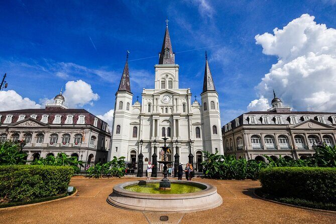 Private Transfer: Louis Armstrong Airport MSY to New Orleans in Luxury SUV - The back-seat-only safety rule (and why it works)