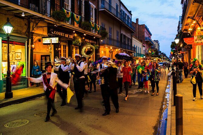 Sin and Tonic Pub Crawl in New Orleans - Justine and the Casket Girls: a quick stop with strong atmosphere