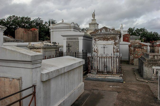 St Louis Cemetery No.3 New Orleans Burial Tradition Audio Guide - Logistics that affect your experience more than you think