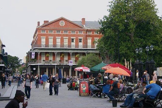 The Big Easy Insider Tour: The Local's Experience - Bourbon and Frenchmen Streets: Mardi Gras hot spots without the chaos planning