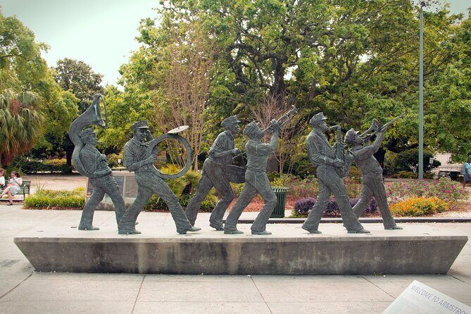 The French Quarter History Tour - Washington Artillery Park: where the mud, river, and first settlers matter