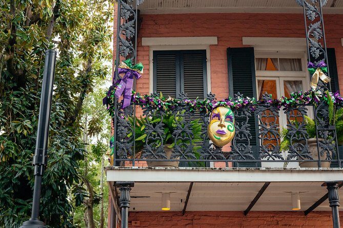 Treasures of New Orleans: Ghosts & Voodoo Private Tour - Lafitte’s Blacksmith Shop Bar: A Pirate-Led Finale